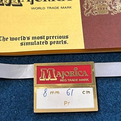 BEAUTIFUL PURPLE MAJORICA SPAIN PEARL NECKLACE IN BOX WITH REGISTRATION NUMBER