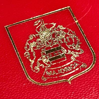 BEAUTIFUL PURPLE MAJORICA SPAIN PEARL NECKLACE IN BOX WITH REGISTRATION NUMBER