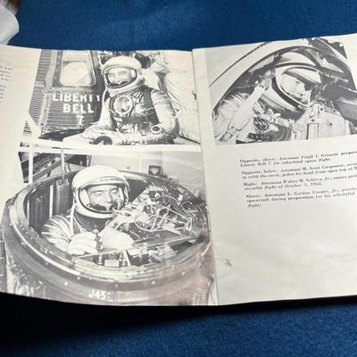 1963 NASA "ONE, TWO, THREE AND THE MOON" BOOKLET- MANNED SPACE FLIGHT PROGRAM