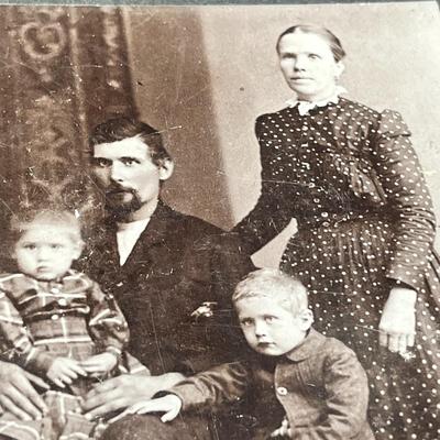 ANTIQUE SEPIA TONE CABINET PHOTO OF FAMILY OF 4 