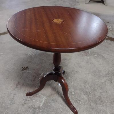 Mahogany Tilt Top Side Table with Inlay Center Accent