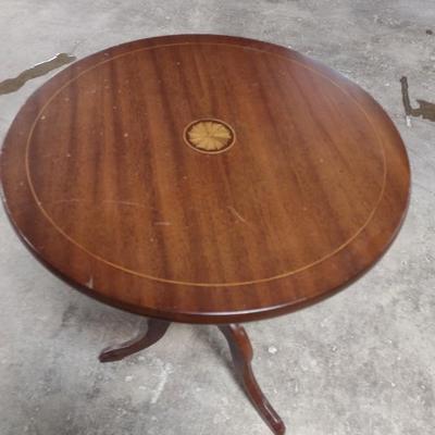 Mahogany Tilt Top Side Table with Inlay Center Accent