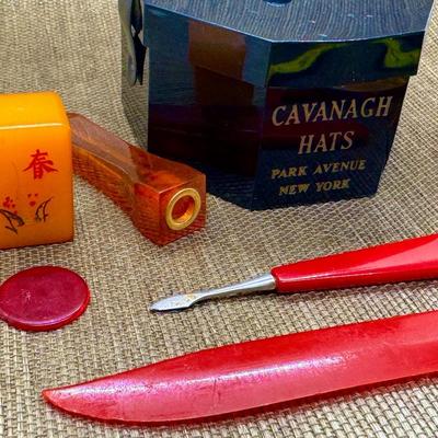 LOT 20 - Bakelite / Early Plastic Lot with Salesman's Sample Cavanagh Hat Box