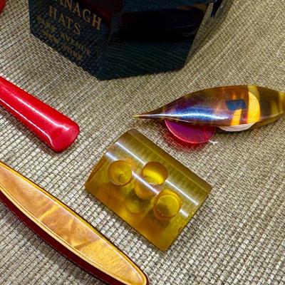 LOT 20 - Bakelite / Early Plastic Lot with Salesman's Sample Cavanagh Hat Box