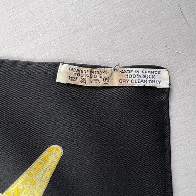 167 Authentic HERMÃˆS Carre 90 Silk Scarf Petite Main by Caty Latham 1987
