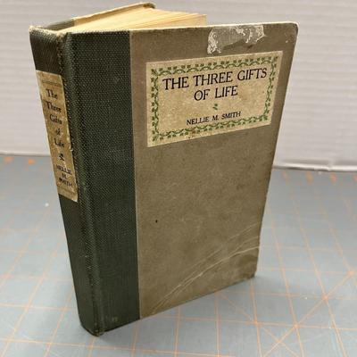 The Three Gifts of Life by Nellie M Smith (1913)