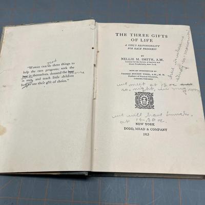 The Three Gifts of Life by Nellie M Smith (1913)