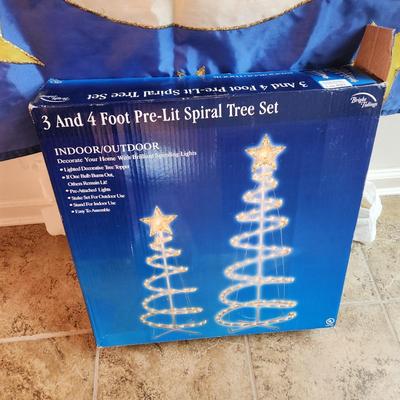 3 & 4 Foot Spiral Pre lit Trees and large Santa Moon Flag