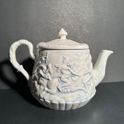 LOT 5L: Vintage Majolica Tam Oâ€™Shanter Porcelain Teapot Witch & Tavern
