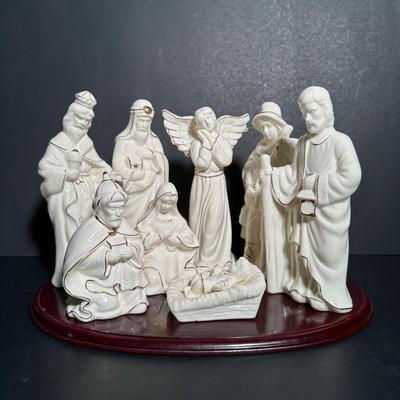 LOT 26W: Vintage Holiday Lane Porcelain Nativity Scene w/ 24k Gold Accents