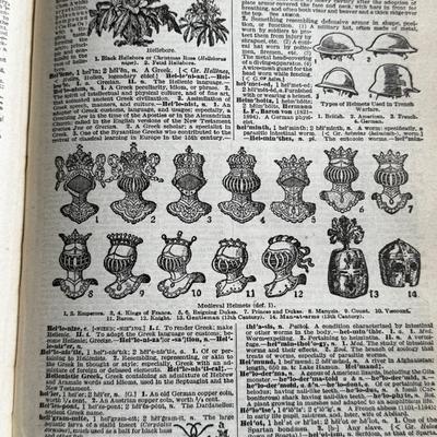 LOT 31 - 1943 Funk & Wagnalls Illustrated College Standard Dictionary
