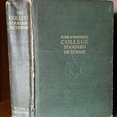LOT 31 - 1943 Funk & Wagnalls Illustrated College Standard Dictionary