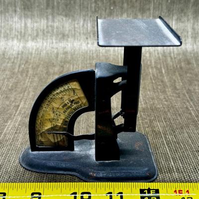 LOT 36 - Small Antique Gem Postal Scale 1930's