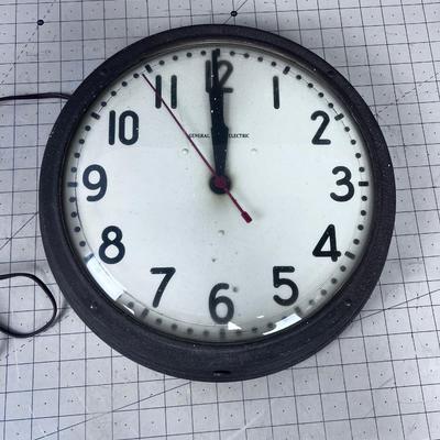 Vintage General Electric School Clock 