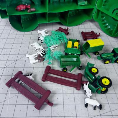 ERTL John Deere Playset 