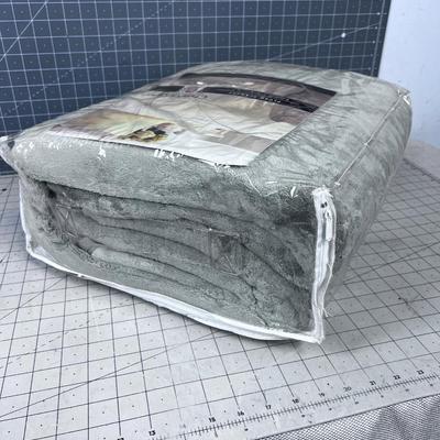 Chris Madden King Size Blanket NEW