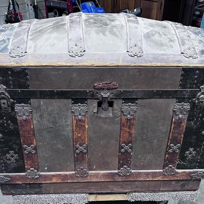 Antique Steamer Trunk 