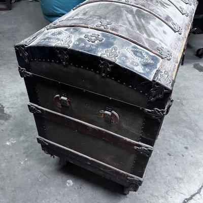 Antique Steamer Trunk 
