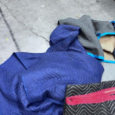 6 Packing Blankets 