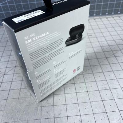 AMPS Air + Ear Buds NEW in the Box