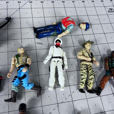 Giant Lot of EARLY VINTAGE G I Joe Weapons and Figurines