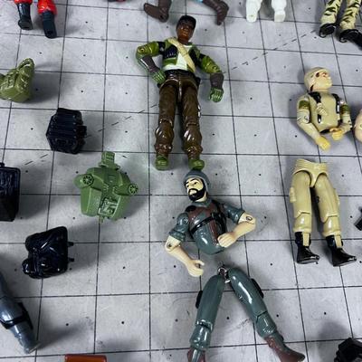 Giant Lot of EARLY VINTAGE G I Joe Weapons and Figurines