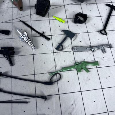 Giant Lot of EARLY VINTAGE G I Joe Weapons and Figurines