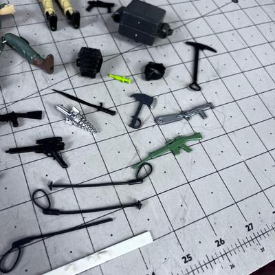 Giant Lot of EARLY VINTAGE G I Joe Weapons and Figurines