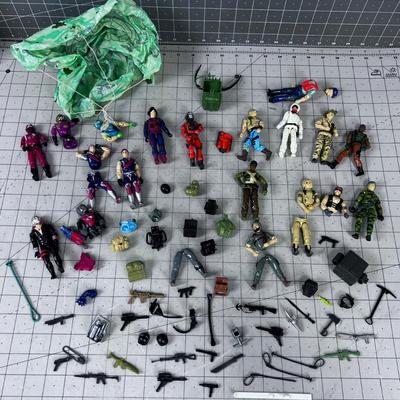 Giant Lot of EARLY VINTAGE G I Joe Weapons and Figurines