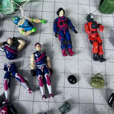 Giant Lot of EARLY VINTAGE G I Joe Weapons and Figurines