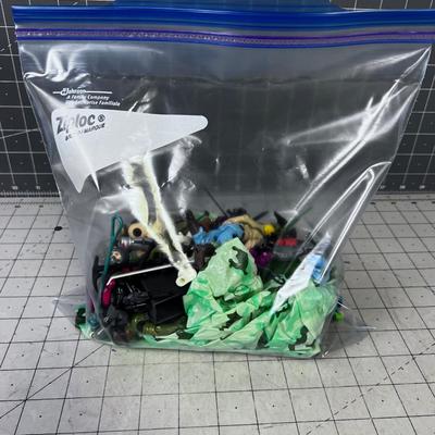 Giant Lot of EARLY VINTAGE G I Joe Weapons and Figurines