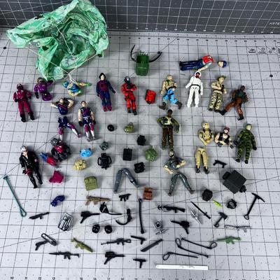 Giant Lot of EARLY VINTAGE G I Joe Weapons and Figurines