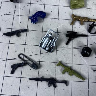 Giant Lot of EARLY VINTAGE G I Joe Weapons and Figurines