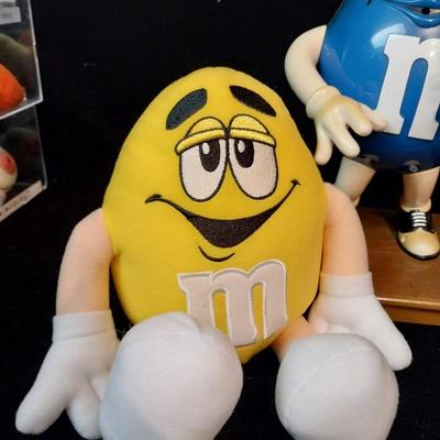 M & M PLASTIC CANDY DISPENSER AND 3 BENDABLE PLUSH M & M CHARACTERS