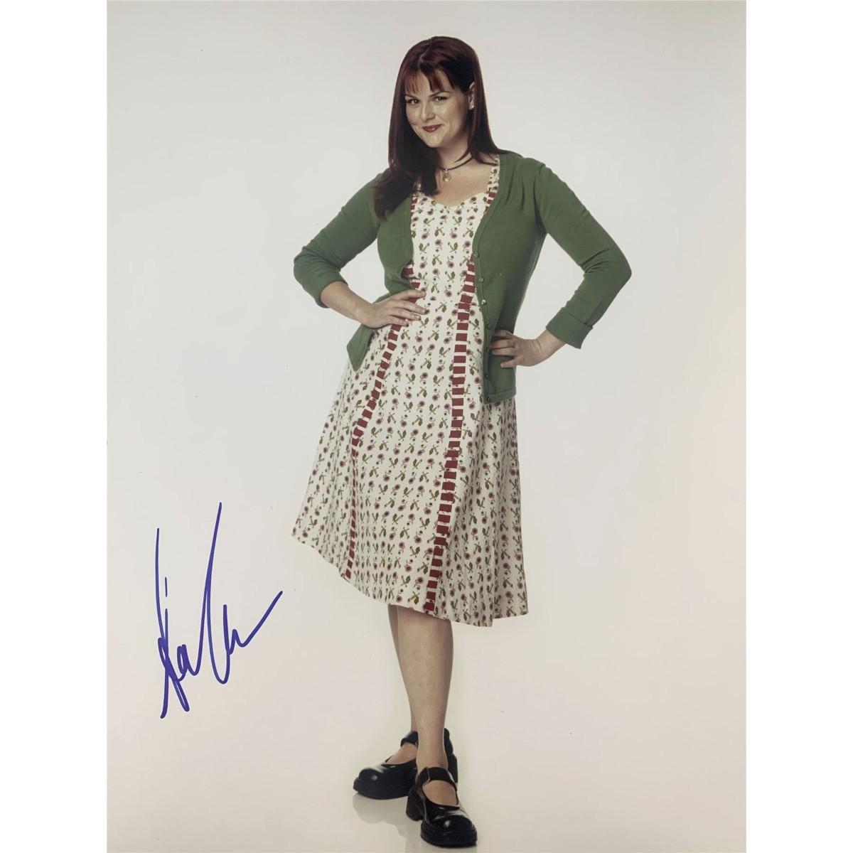 Sara Rue Gypsy Sara Rue signed photo | EstateSales.org