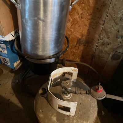 Propane fryer with pot