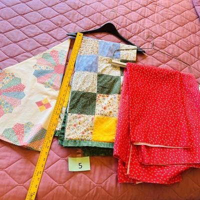 Quilt style table clothes