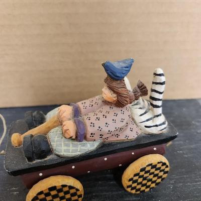 WillieRaye wagon figurine