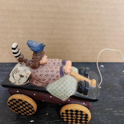 WillieRaye wagon figurine