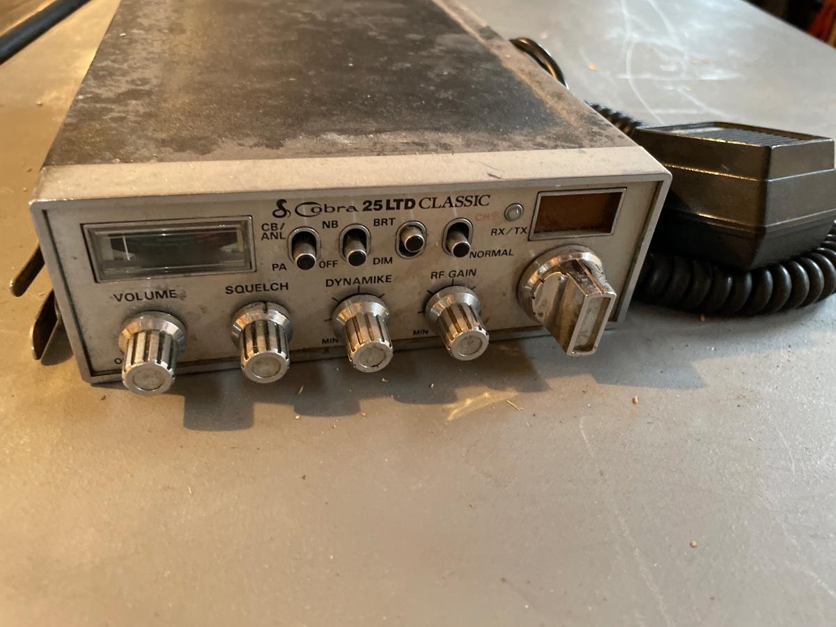 Cobra 25 LTD Classic CB radio