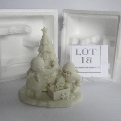 Older Dept 56 Snowbabies Larger Figurine: Decorating The Tree