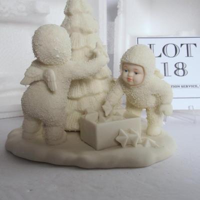 Older Dept 56 Snowbabies Larger Figurine: Decorating The Tree