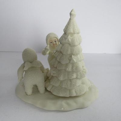 Older Dept 56 Snowbabies Larger Figurine: Decorating The Tree