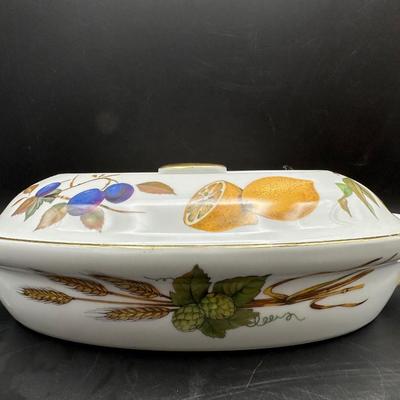 10†Royal Worcester Entree Dish & Lid
