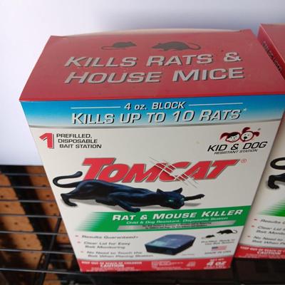Tom Cat mouse bait 4 oz. blocks Kid & dog resistant stations