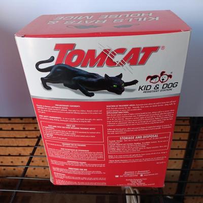 Tom Cat mouse bait 4 oz. blocks Kid & dog resistant stations