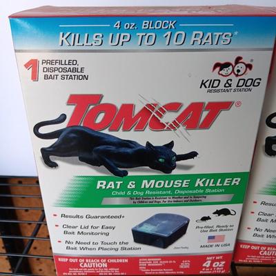 Tom Cat mouse bait 4 oz. blocks Kid & dog resistant stations