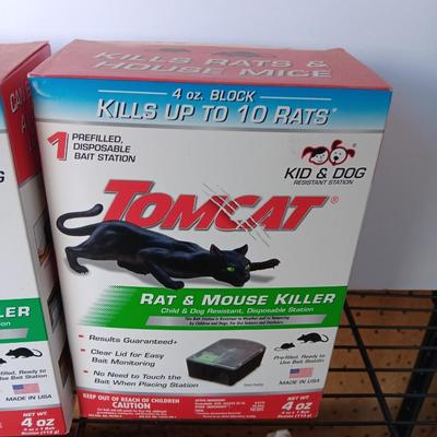 Tom Cat mouse bait 4 oz. blocks Kid & dog resistant stations