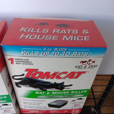 Tom Cat mouse bait 4 oz. blocks Kid & dog resistant stations
