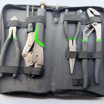 Pilar set in zip up storage case.